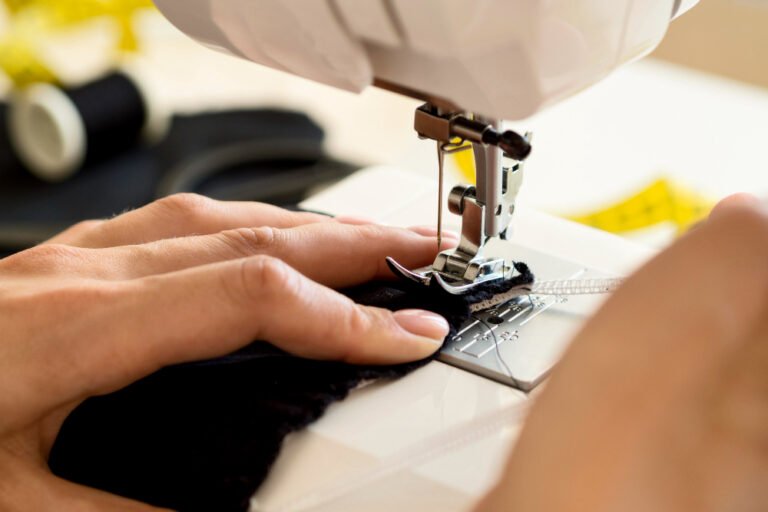 Read more about the article Choosing the Right Sewing Machine for Beginners