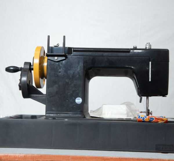 Usha Sewing Machine   NOVA - Image 3